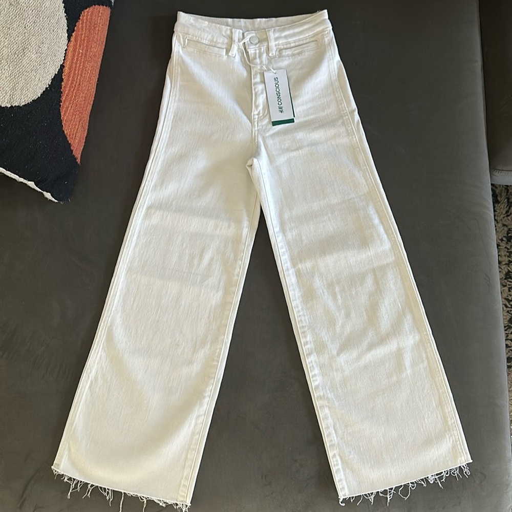 White denim, straight leg, high waist cropped pants.